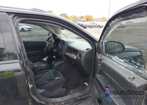 2015 Jeep Compass Sport z USA, uszkodzony, nr VIN 1C4NJDBB7FD153680